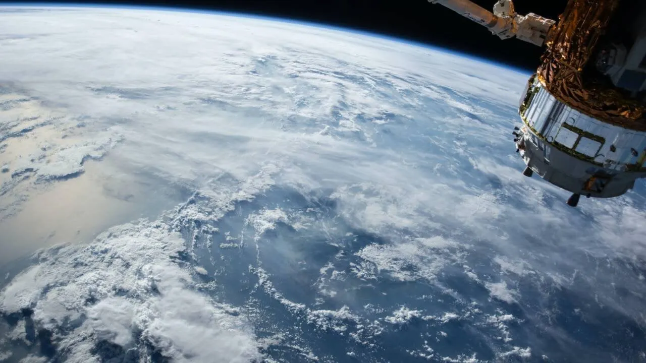 nasa-satellite-earth-gID_7