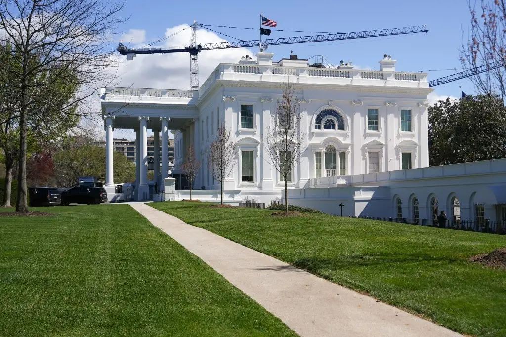 white-house-ballroom-halt-construction